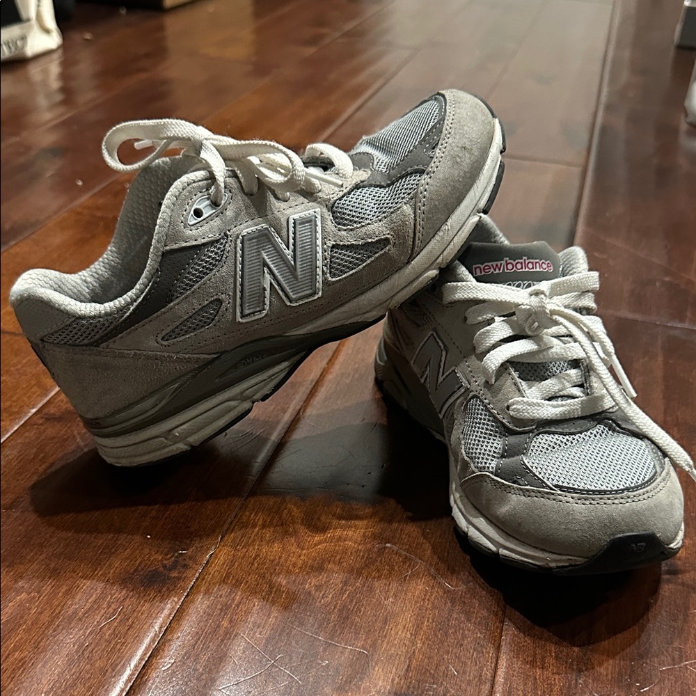 Kids New Balance 990 sneakers